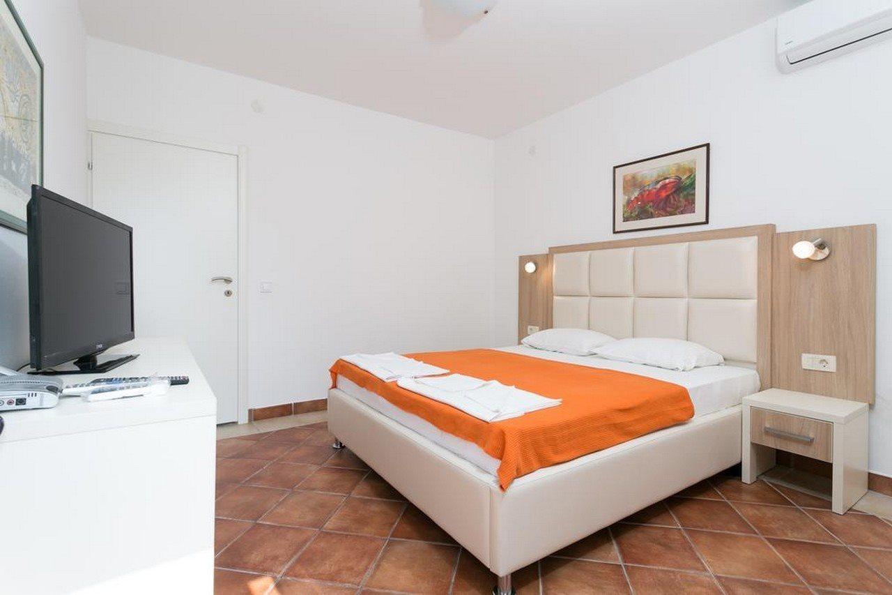 Milan's Apartment Sveti Stefan