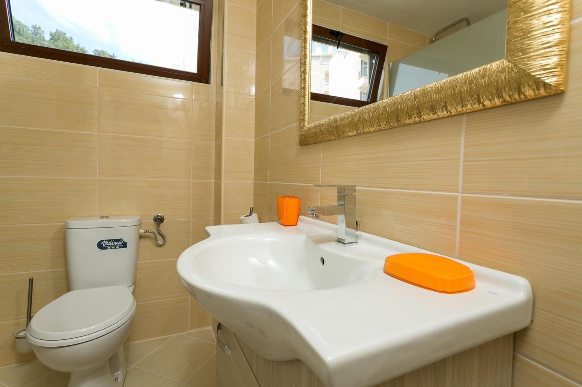 Apartment Milan's Sveti Stefan
